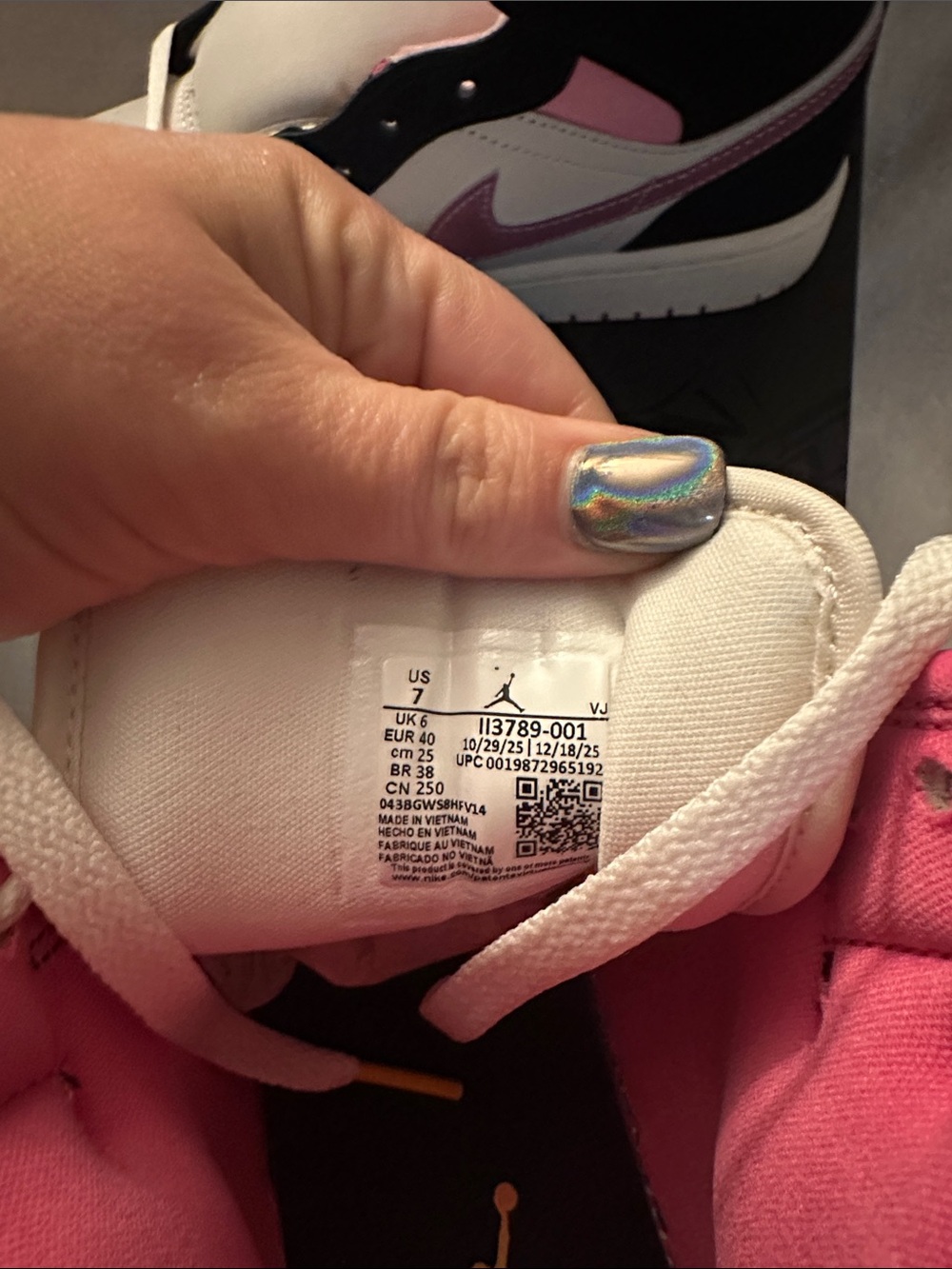 BRAND NEW Air Jordan 1 Mid – Pink/Black/White Women's Sneakers 8.5 Mens 7 - Picture 2 of 9